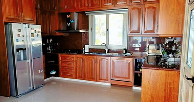 AMAZING SEA FRONT FIVE-BEDROOM LUXURY VILLA WITH BREATHTAKING VIEWS