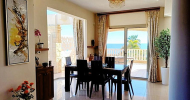 AMAZING SEA FRONT FIVE-BEDROOM LUXURY VILLA WITH BREATHTAKING VIEWS