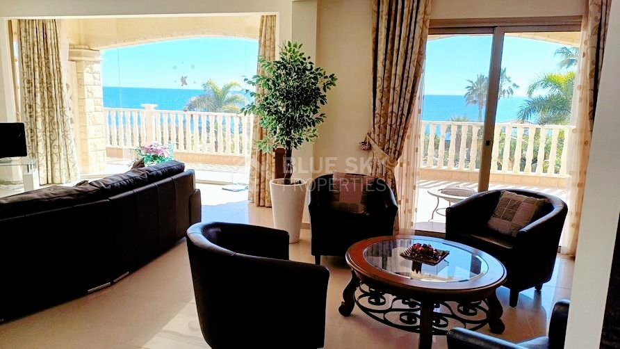 AMAZING SEA FRONT FIVE-BEDROOM LUXURY VILLA WITH BREATHTAKING VIEWS