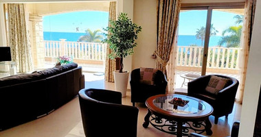 AMAZING SEA FRONT FIVE-BEDROOM LUXURY VILLA WITH BREATHTAKING VIEWS