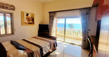 AMAZING SEA FRONT FIVE-BEDROOM LUXURY VILLA WITH BREATHTAKING VIEWS