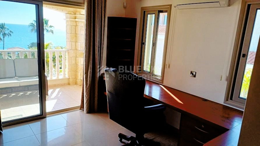 AMAZING SEA FRONT FIVE-BEDROOM LUXURY VILLA WITH BREATHTAKING VIEWS