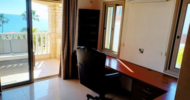 AMAZING SEA FRONT FIVE-BEDROOM LUXURY VILLA WITH BREATHTAKING VIEWS