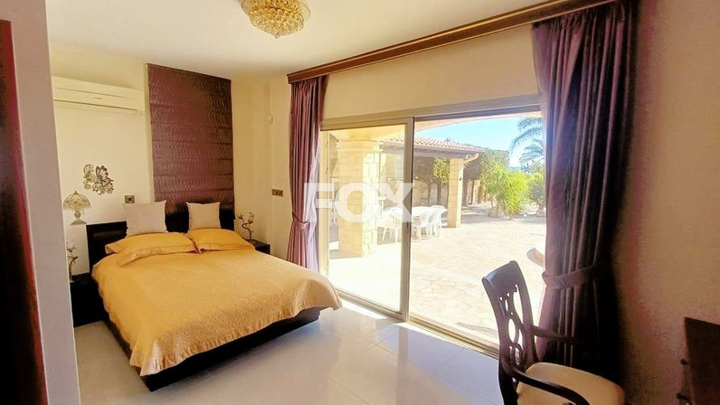 Commercial properties 400 m² for rent in Sea Caves, Paphos, Cyprus