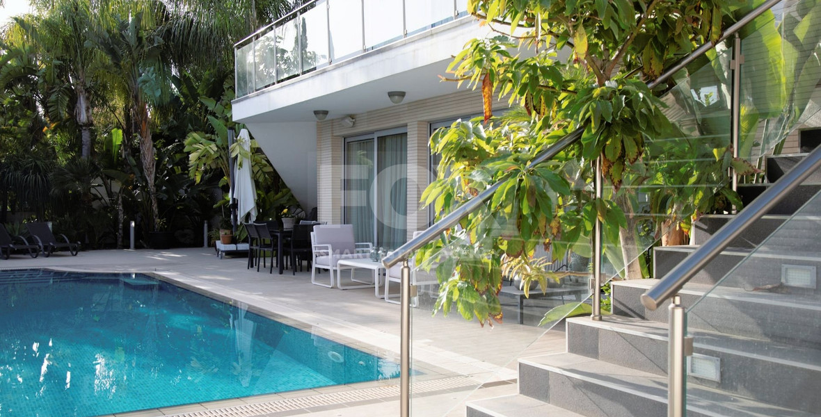 Luxury 5 bedroom villa for sale in Agios Tychon, Limassol