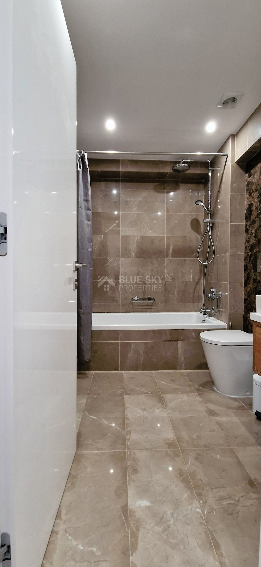 Three bedroom fully renovated apartment in Tombs of The Kings area