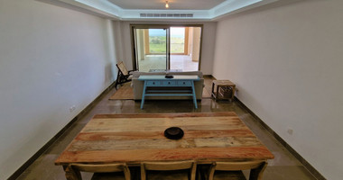 Three bedroom fully renovated apartment in Tombs of The Kings area