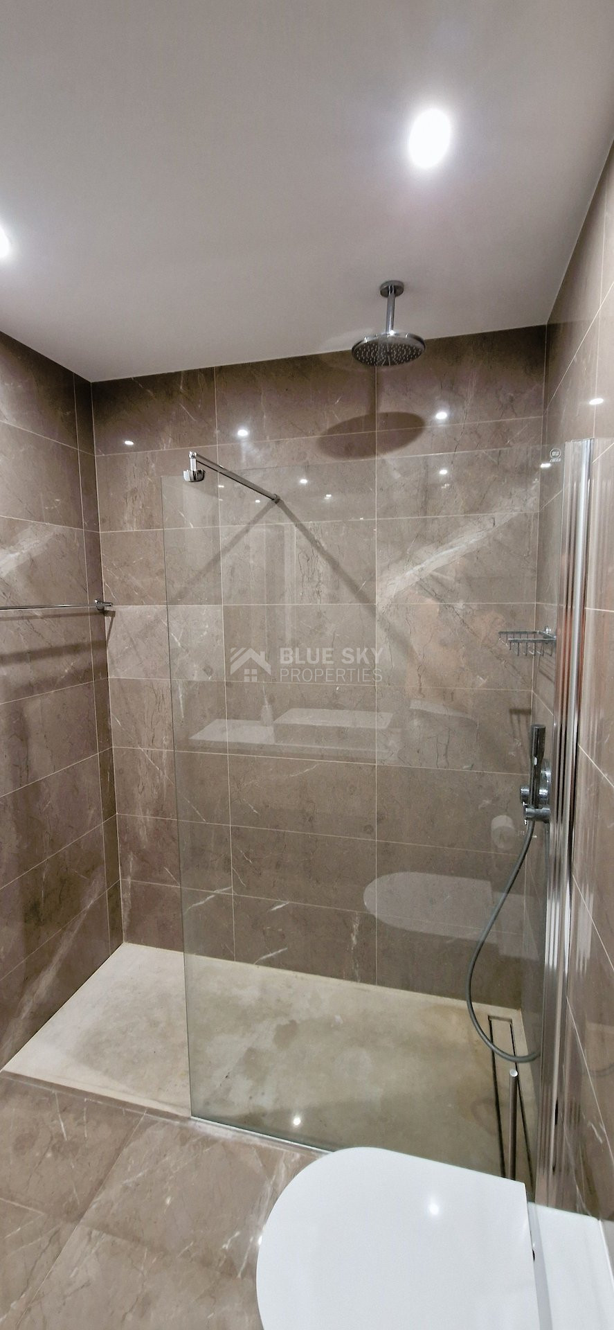 Three bedroom fully renovated apartment in Tombs of The Kings area