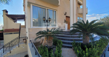 Luxury-Spacious Seven Bedroom Corner Detached Villa With Pool