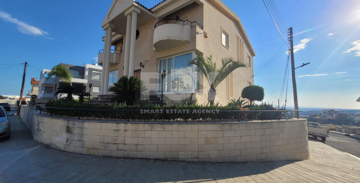 Luxury-Spacious Seven Bedroom Corner Detached Villa With Pool