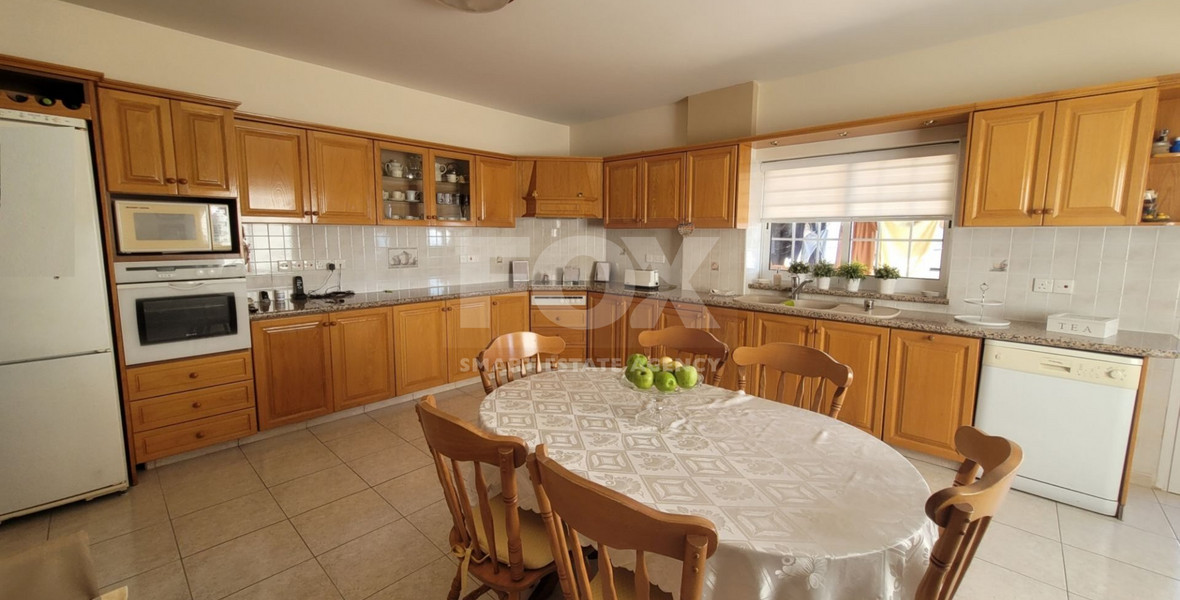 Luxury-Spacious Seven Bedroom Corner Detached Villa With Pool
