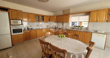 Luxury-Spacious Seven Bedroom Corner Detached Villa With Pool