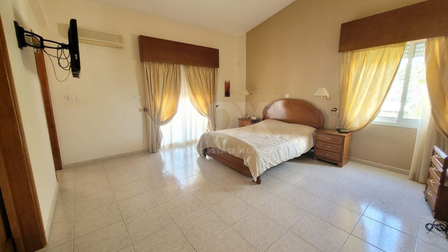 Luxury-Spacious Seven Bedroom Corner Detached Villa With Pool