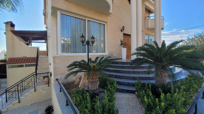 Luxury-Spacious Seven Bedroom Corner Detached Villa With Pool