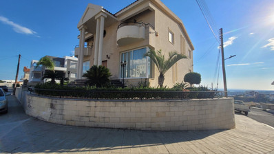 Luxury-Spacious Seven Bedroom Corner Detached Villa With Pool
