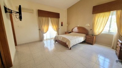 Luxury-Spacious Seven Bedroom Corner Detached Villa With Pool