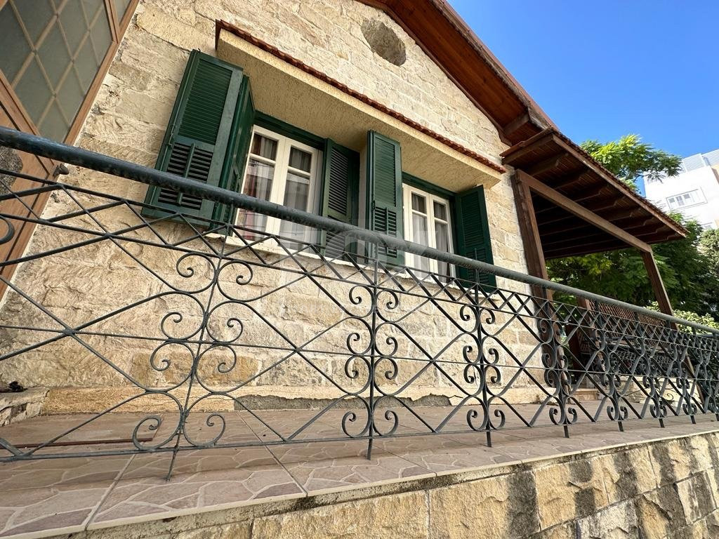 LOVELY BUNGALOW IN THE KATHOLIKI AREA OF LIMASSOL ON LARGE PLOT