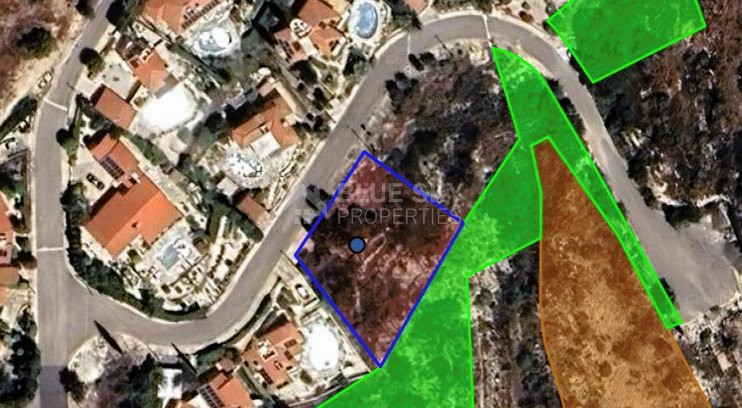 Plot in Kamares club in Tala village