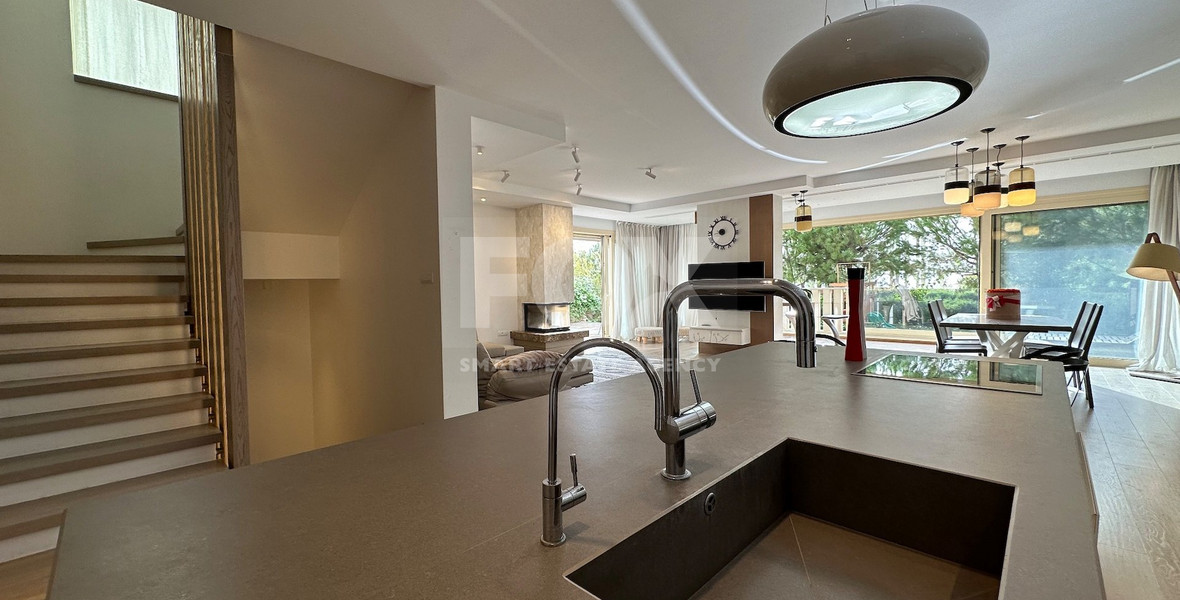 FOR RENT LUXURY FIVE BEDROOM VILLA 20 METRES FROM THE SEA IN THE AMATHOUNDA AREA OF LIMASSOL