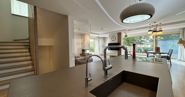 FOR RENT LUXURY FIVE BEDROOM VILLA 20 METRES FROM THE SEA IN THE AMATHOUNDA AREA OF LIMASSOL