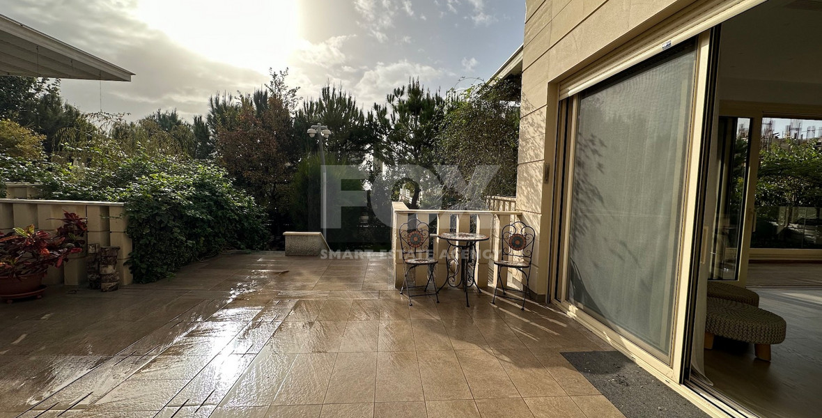 FOR RENT LUXURY FIVE BEDROOM VILLA 20 METRES FROM THE SEA IN THE AMATHOUNDA AREA OF LIMASSOL