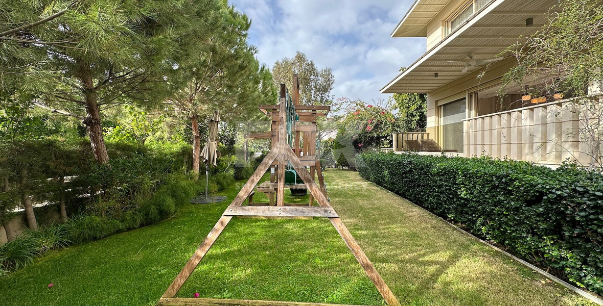 FOR RENT LUXURY FIVE BEDROOM VILLA 20 METRES FROM THE SEA IN THE AMATHOUNDA AREA OF LIMASSOL