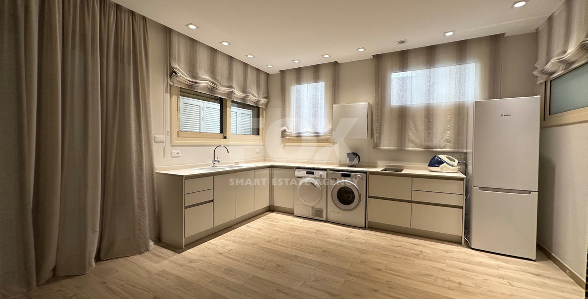 FOR RENT LUXURY FIVE BEDROOM VILLA 20 METRES FROM THE SEA IN THE AMATHOUNDA AREA OF LIMASSOL