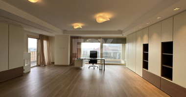 FOR RENT LUXURY FIVE BEDROOM VILLA 20 METRES FROM THE SEA IN THE AMATHOUNDA AREA OF LIMASSOL