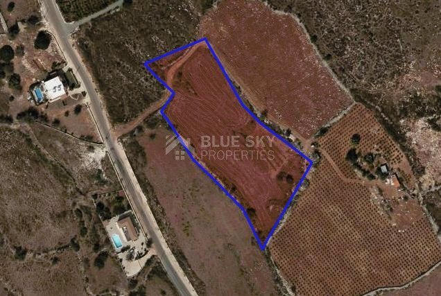 Residential land in Ineia village, Paphos district