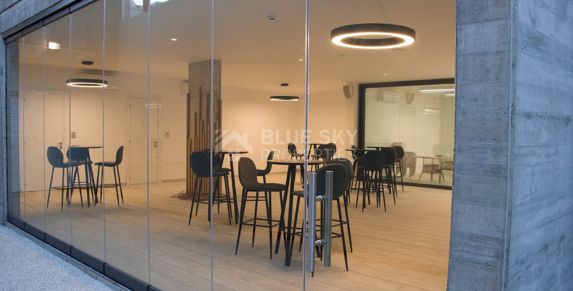 NO VAT BUILDING WITH 18 STUDIOS, SWIMMING POOL, GYM AREA AND ROOF TERRACE.