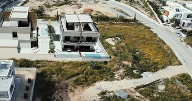 Spacious-Modern Design Two Bedroom Townhouses With Swimming Pool