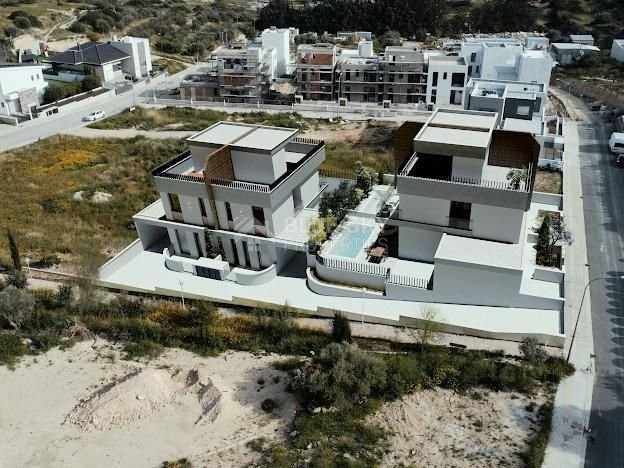 Spacious-Modern Design Two Bedroom Townhouses With Swimming Pool