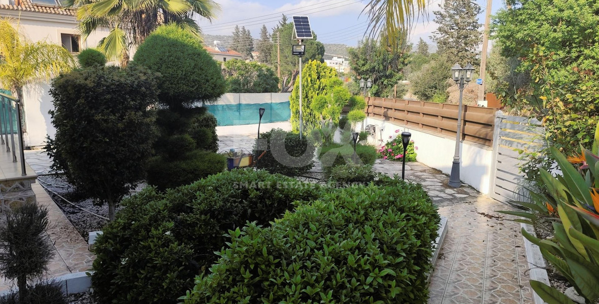 Three Bed House For rent with swimming pool In Paramytha