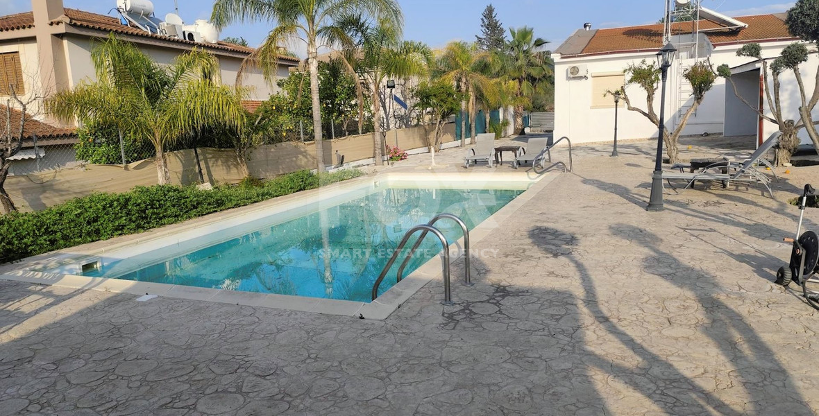 Three Bed House For rent with swimming pool In Paramytha