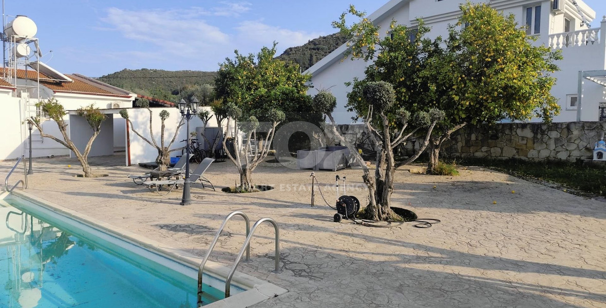 Three Bed House For rent with swimming pool In Paramytha