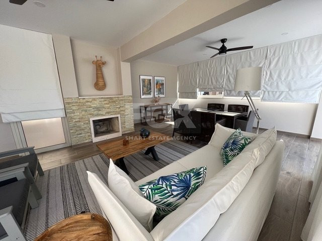 Penthouse across the road from the beach in private complex