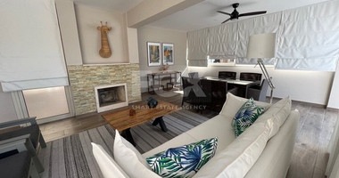 Penthouse across the road from the beach in private complex