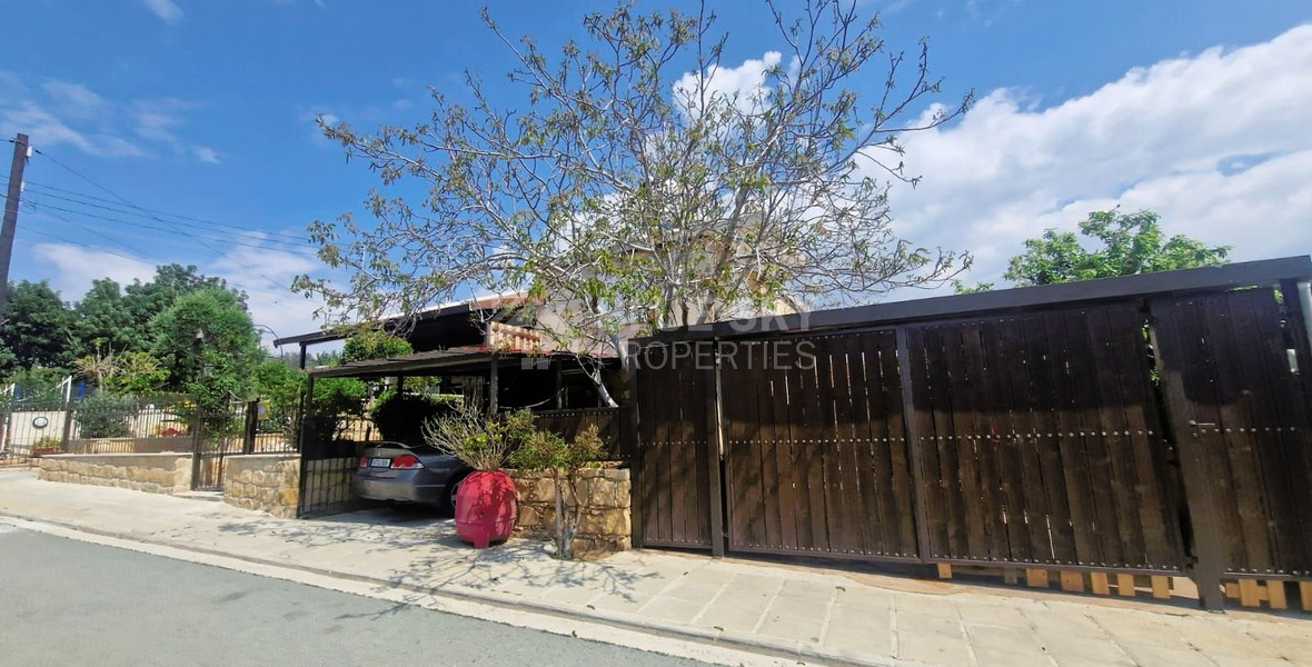 Charming House for sale in Pano Kivides: with Annexed House