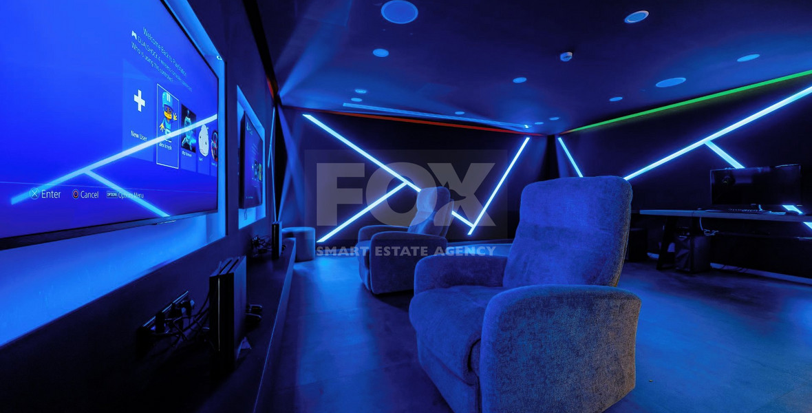 Three bedroom luxury penthouse on fifth floor in Tombs of the Kings area, Paphos