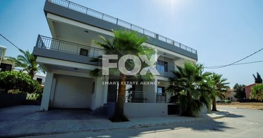 Three bedroom apartment in a privileged area in Tomb of the Kings, Paphos