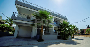 Three bedroom apartment in a privileged area in Tomb of the Kings, Paphos