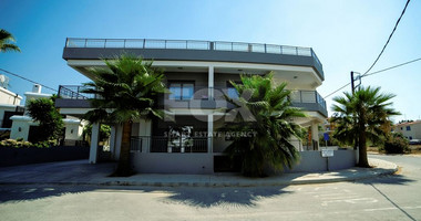 Three bedroom apartment in a privileged area in Tomb of the Kings, Paphos