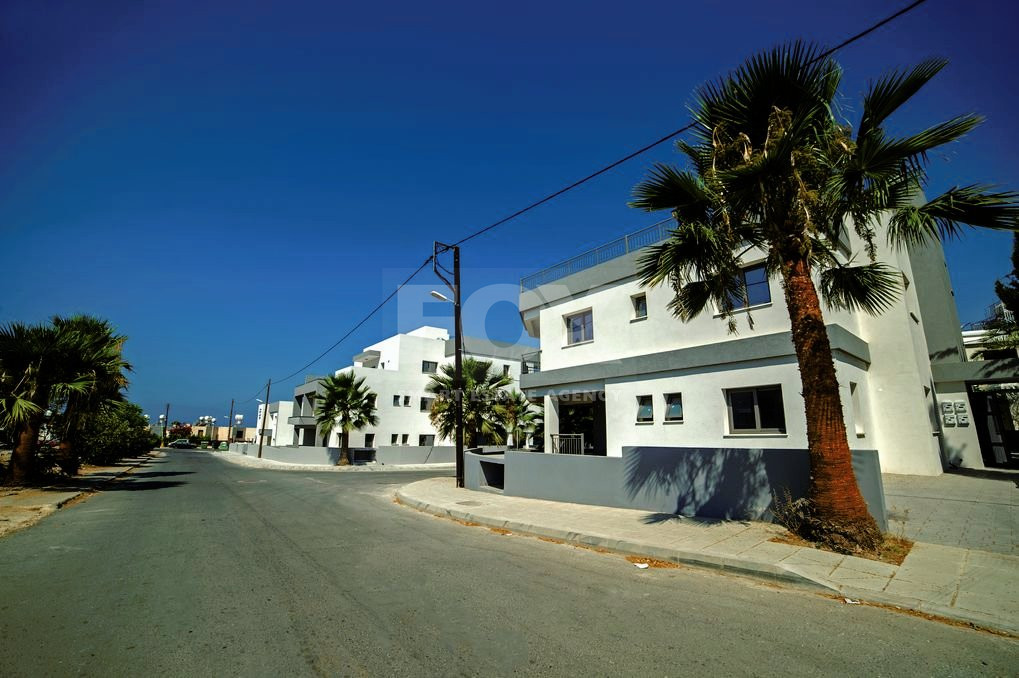 Three bedroom apartment in a privileged area in Tomb of the Kings, Paphos