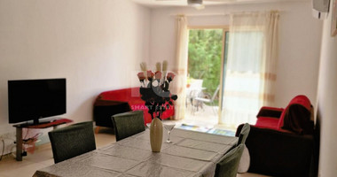 Two bedroom maisonette in Universal area