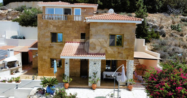 Four bedroom detached villa in Chloraka