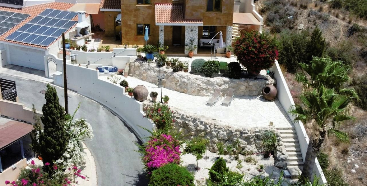 Four bedroom detached villa in Chloraka