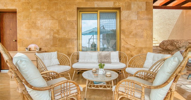 Four bedroom detached villa in Chloraka