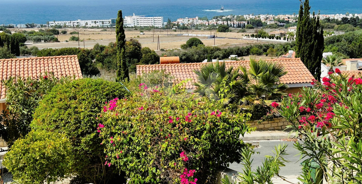 Four bedroom detached villa in Chloraka