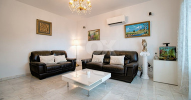 Four bedroom detached villa in Chloraka