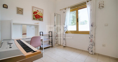 Four bedroom detached villa in Chloraka